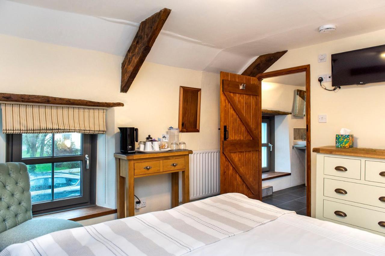 The White Cottage B&B Saint Teath Bagian luar foto